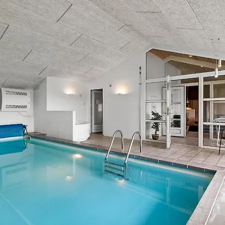 בית נופש Amazing In With Sauna *